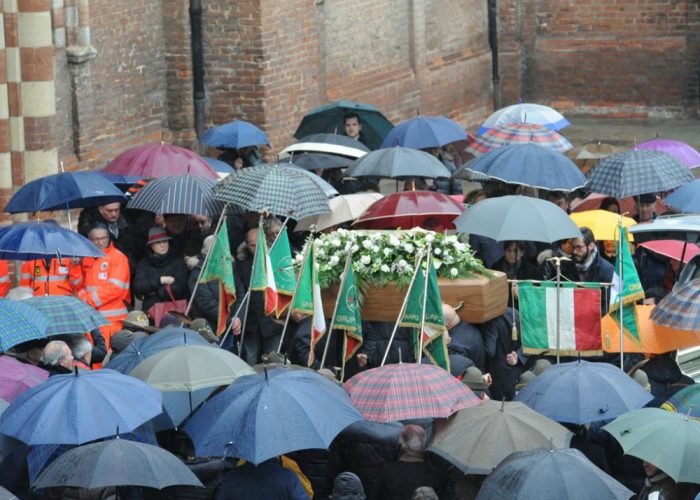 Amici e autorità in Cattedraleper l'ultimo saluto a Pier Franco Ferraris