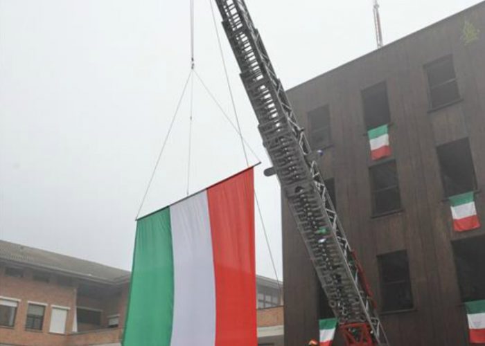 Antenne per la banda largasul castello dei Vigili del Fuoco