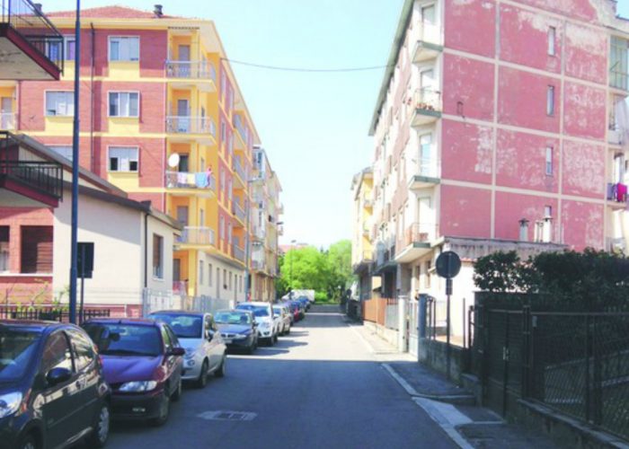 Aprono la porta blindata e svaligiano lalloggio. La vittima: «Ora terrò pronto il fucile»