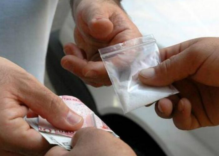 Arrestato operaio 20enne di VillafrancaSpacciava tra i giovani e in discoteca
