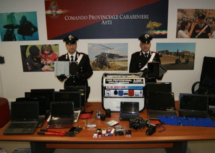 Arrestato ricettatore, in casa 15mila euroin pc e tablet. Foto: è vostra la refurtiva?