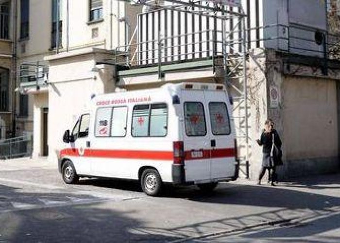 Artigiano di 47 anni si dà fuoco e muore a Vado Ligure