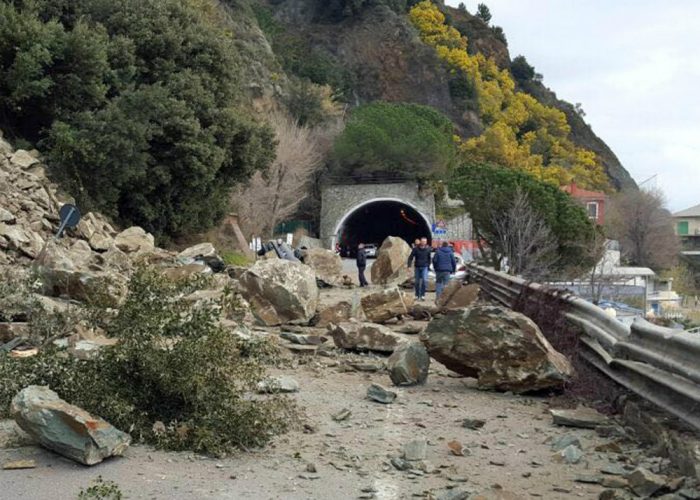 Astigiani feriti nella frana di Arenzano«Salva grazie alla sua prontezza di riflessi»