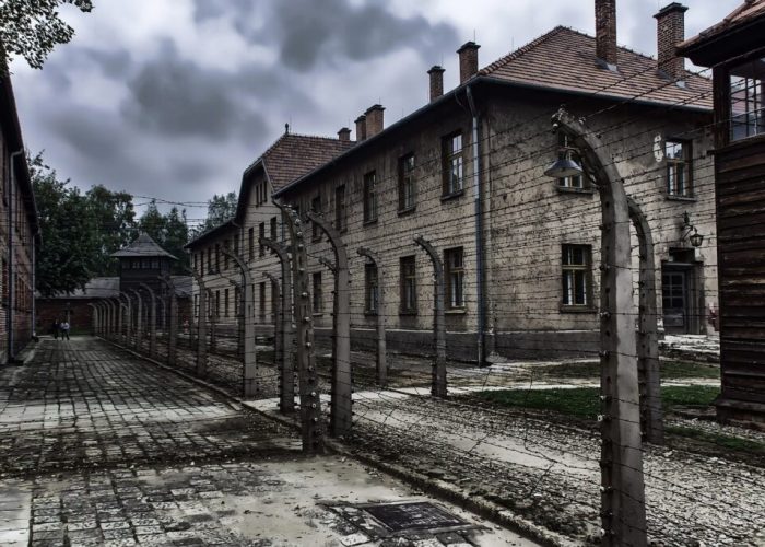 auschwitz-1-3699077_1280