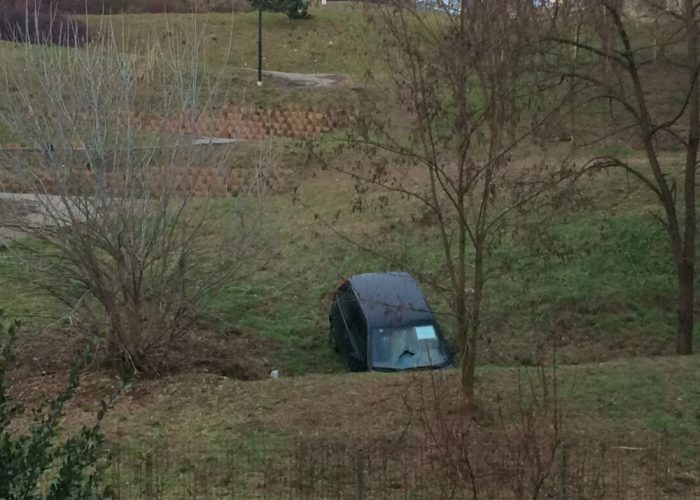 Auto fugge inseguita dalle Volanti,a bordo anche un 12enne