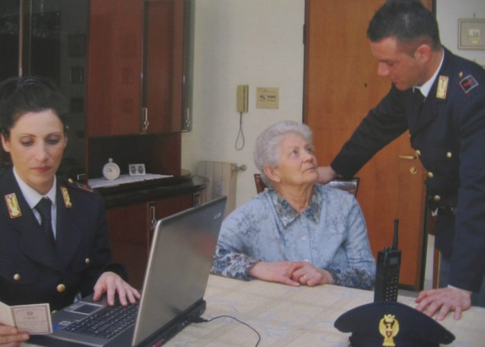 «Avete materiale inquinante nei tubi»Ma è una truffa, raggirati due anziani