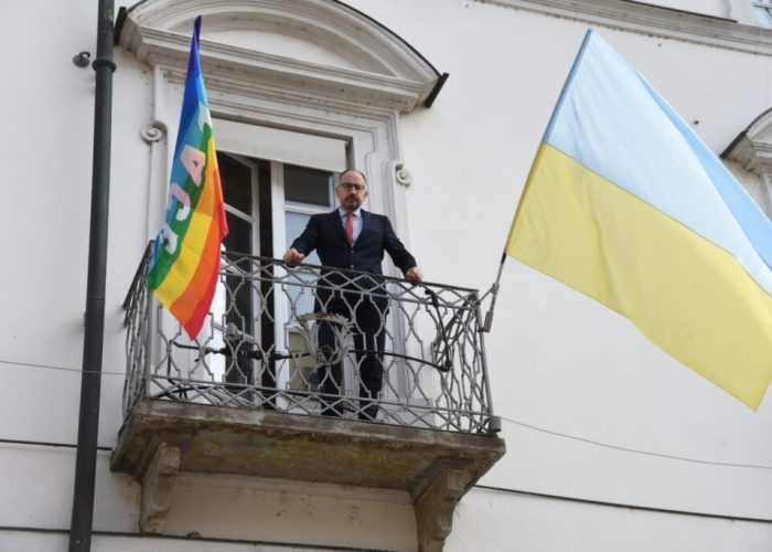 bandiera della pace e dell'ucraina