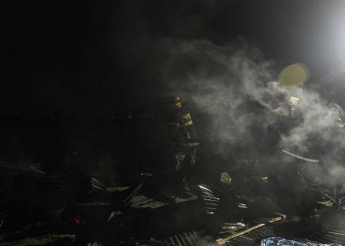 Bangladesh/ Crolla edificio di 8 piani a Dacca, molte vittime
