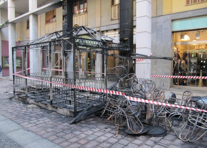 Bar a fuoco in pieno centroL'incendio a Nizza è doloso