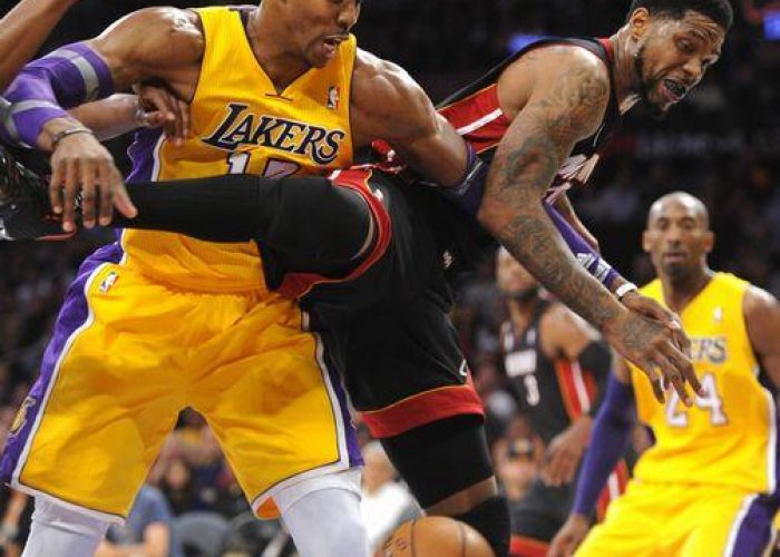Basket/ Nba: LeBron stende i Lakers, Miami-La 99-90