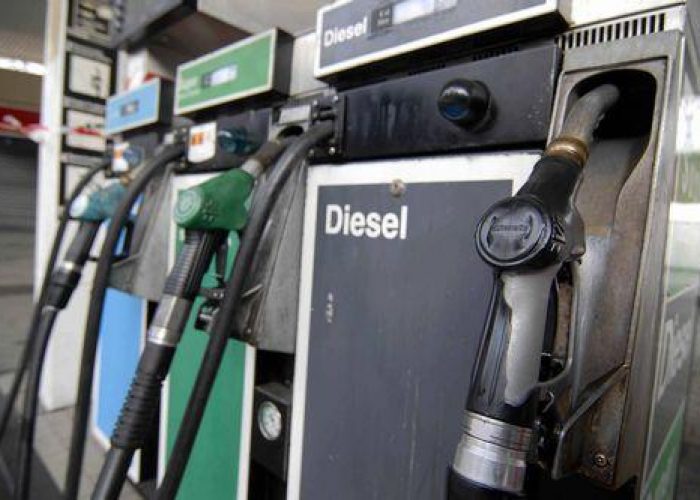 Benzina/ Antitrust: Prezzi più bassi in impianti no logo e in Gdo