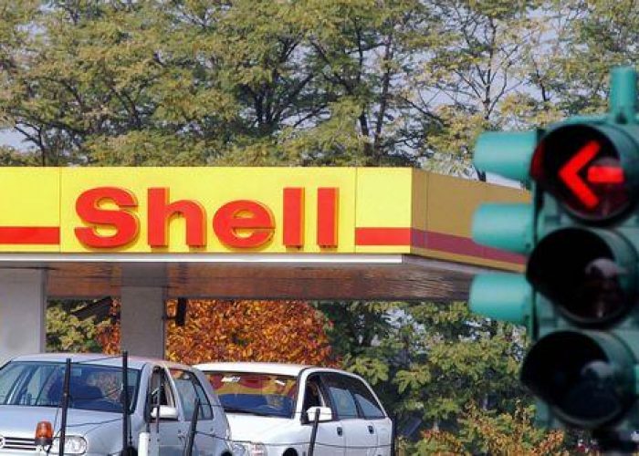 Benzina/ Raffica di aumenti, la verde torna sopra 1,8 euro