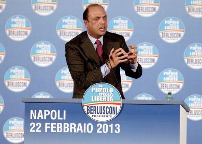 Berlusconi/ Alfano: Emergenza democratica, lo diremo a Napolitano