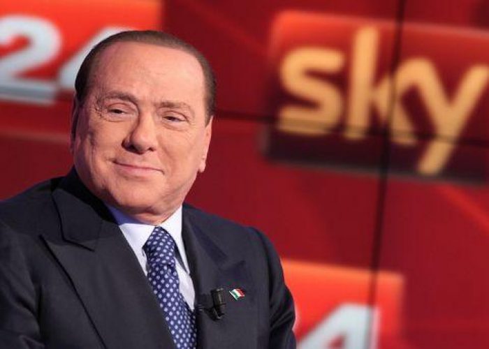Berlusconi: C'è campagna elettorale e governo mi riduce scorta