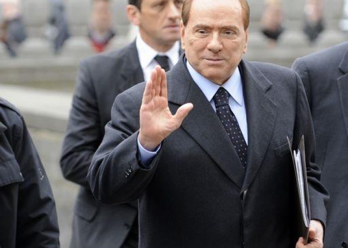 Berlusconi/ Iscritto in registro a Reggio Emilia per voto scambio