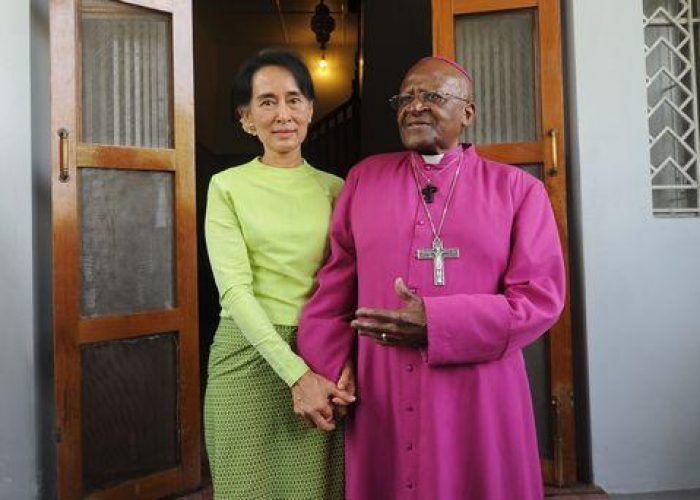 Birmania/ Desmond Tutu  a Rangoon per vedere Aung San Suu Kyi