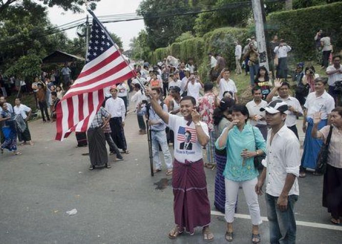 Birmania/ Obama a popolo birmano: "Stati Uniti sono con voi"