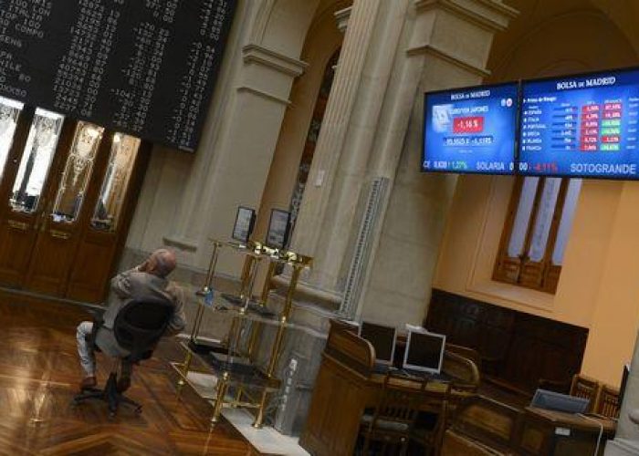 Borsa/ Madrid corre di quasi il 3,5%, su ipotesi 100mld aiuti