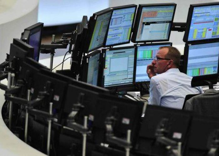 Borsa/ Milano in calo con Europa, guarda a Pil Usa.Sale lo spread