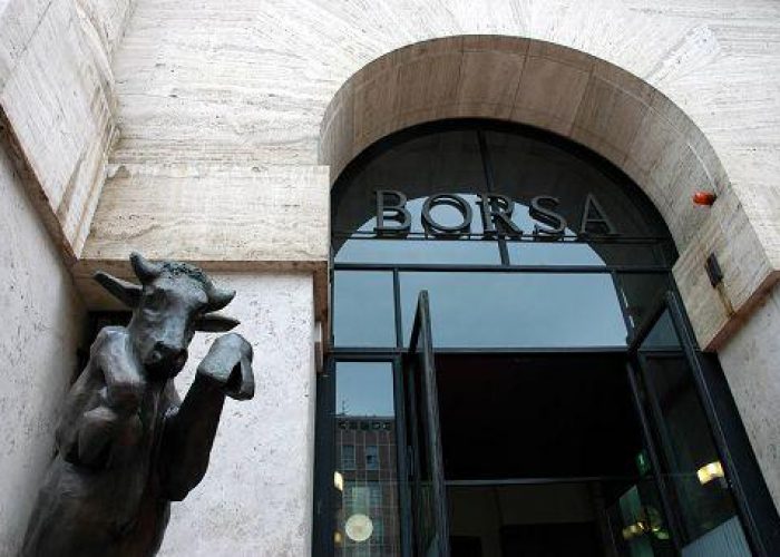 Borsa/ Milano sempre più giù (-3,5%), spread a 280 punti
