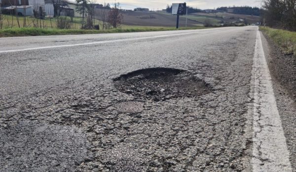 buca asfalto strada