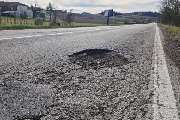 buca asfalto strada