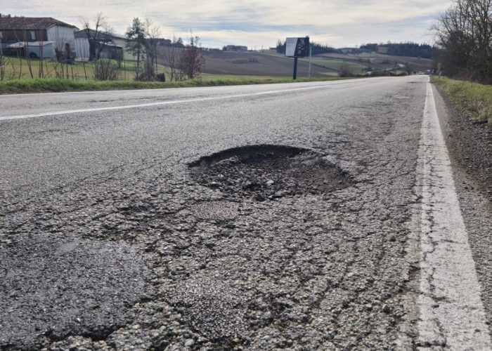 buca asfalto strada