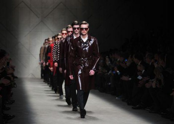 Burberry/ utili netti in calo, ma l'azienda va forte in Asia