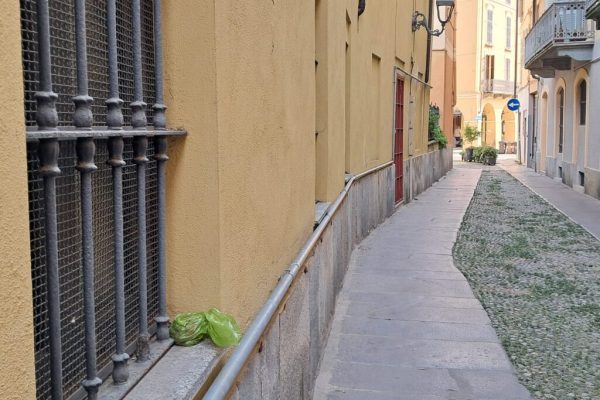 cacca via bonzanigo