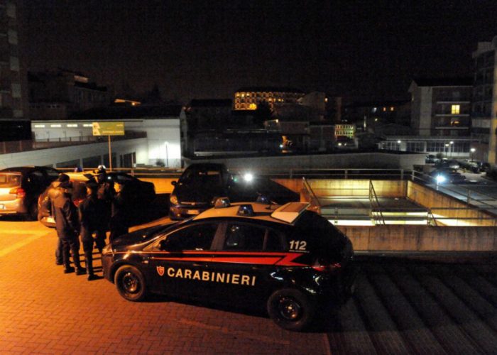 Cadavere carbonizzato ritrovatonel parcheggio interrato del Pam