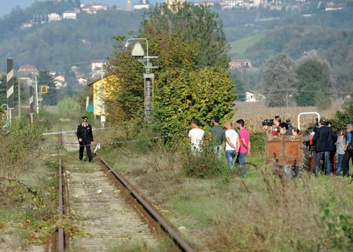 Cadavere di Isola d'Asti,sopralluogo del medico legale