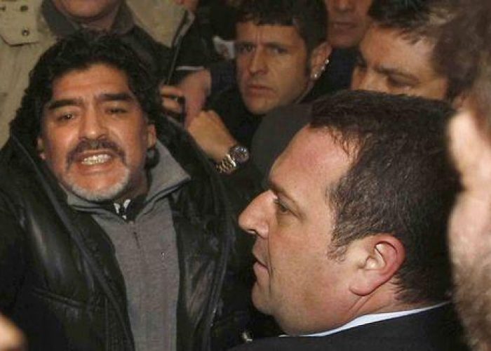 Calcio/ Maradona è a Napoli. E spunta una fidanzata 22enne