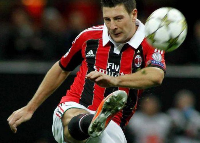 Calcio/ Milan: Bonera, almeno 15 giorni di stop