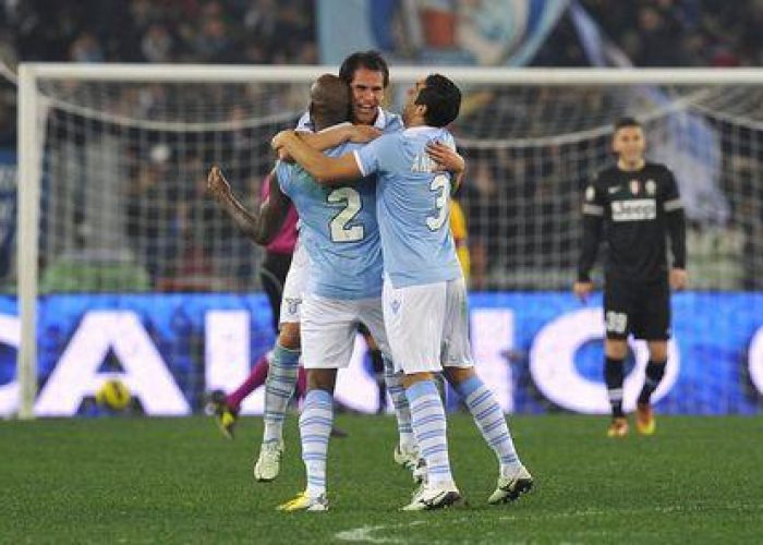 Calcio/ Tim Cup: Floccari stende la Juve, Lazio in finale