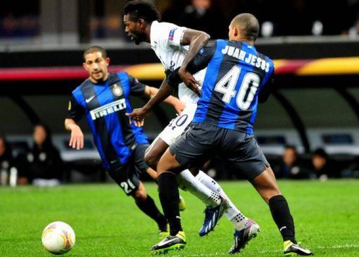 Calcio/ Ululati a Adebayor, l'Inter rischia grosso
