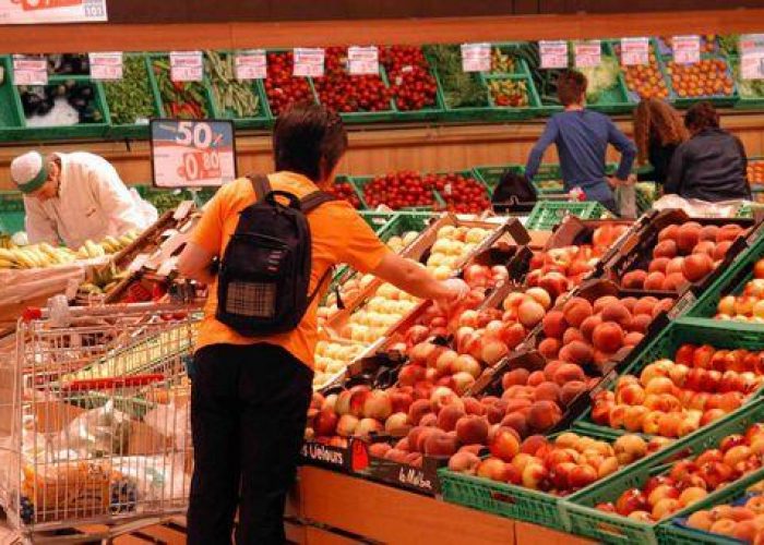 Caldo/ Coldiretti:Cambia spesa italiani, +10% frutta e meno caffè