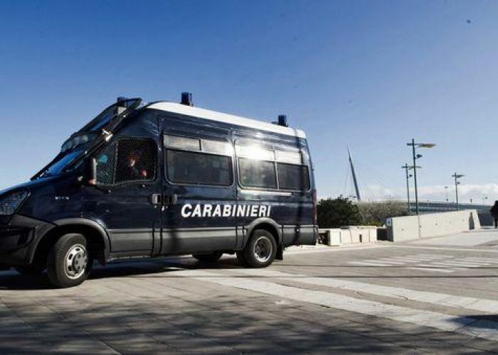 Camorra/ Napoli, lotta clan a Scampia, esplosione bomba carta
