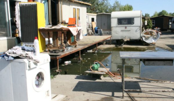 Campi nomadi in debito di 900mila euroNove anni di acqua da pagare