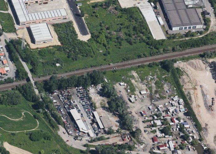 Campo nomadi, raccolta firmeper dire basta ai roghi