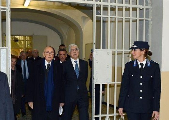 Carceri/ L'appello di Napolitano: E' in gioco onore dell'Italia