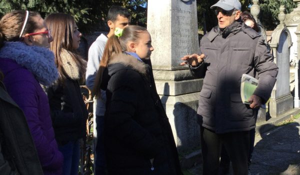 «Caro foglio giallo, il passatonon ha insegnato nulla?»