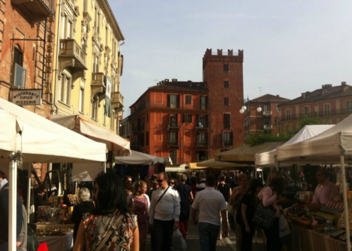 Carolingia sotto tono per gli acquistiSvuota-ananas e "micromanina" gli oggetti cult