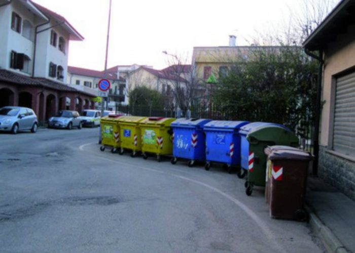 Castelnuovo, marcia indietrosulla raccolta porta a porta