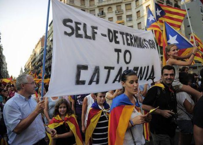 Catalogna/ Parlamento adotta dichiarazione autodeterminazione