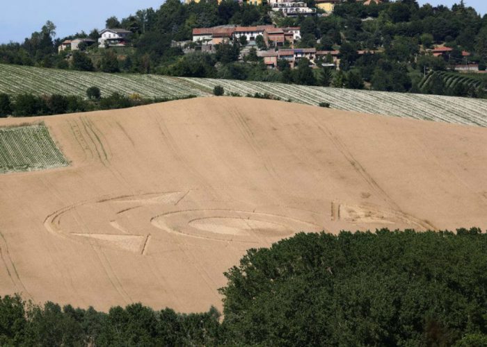 Cerchi nel grano a RobellaOpera di un buontempone o mano aliena?