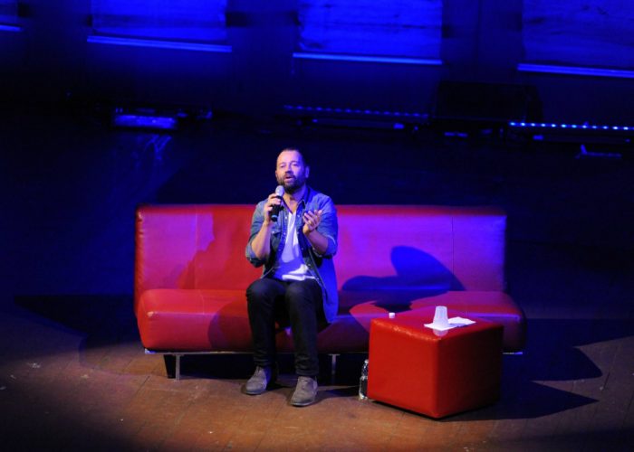 «Chiedetemi se sono bello così o se vadoin palestra». C'è Fabio Volo, astigiani in visibilio