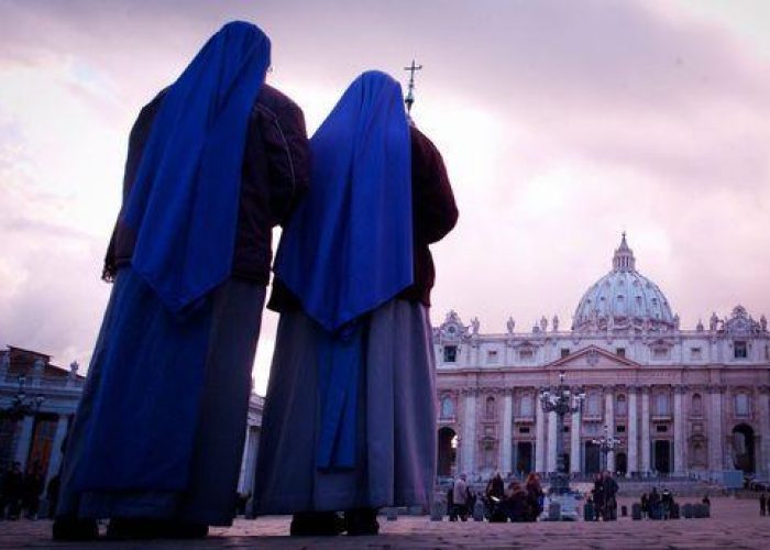 Chiesa/ Libro inchiesta: Fa risparmiare allo Stato 11 mld l'anno