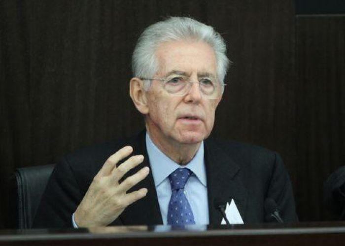 Chiesa tiene primarie a distanza, guarda crisi e punta a Monti