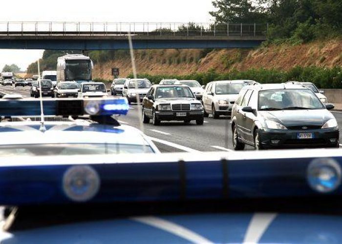 Chieti, rapina a un portavalori in A14: alle fiamme tre veicoli