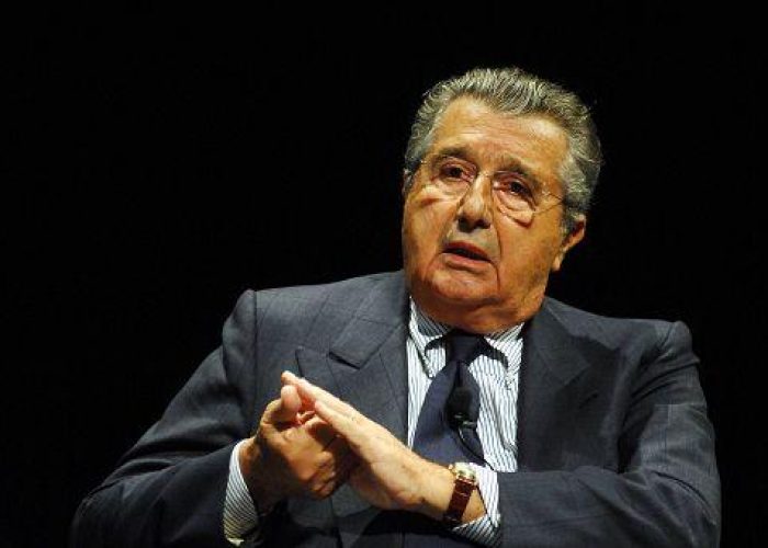 Cir/ Carlo De Benedetti lascia controllo del gruppo ai figli